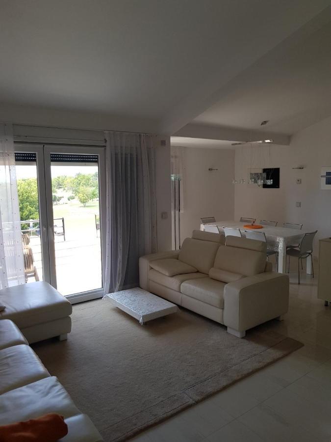 Apartments Fontana Zambratija Экстерьер фото